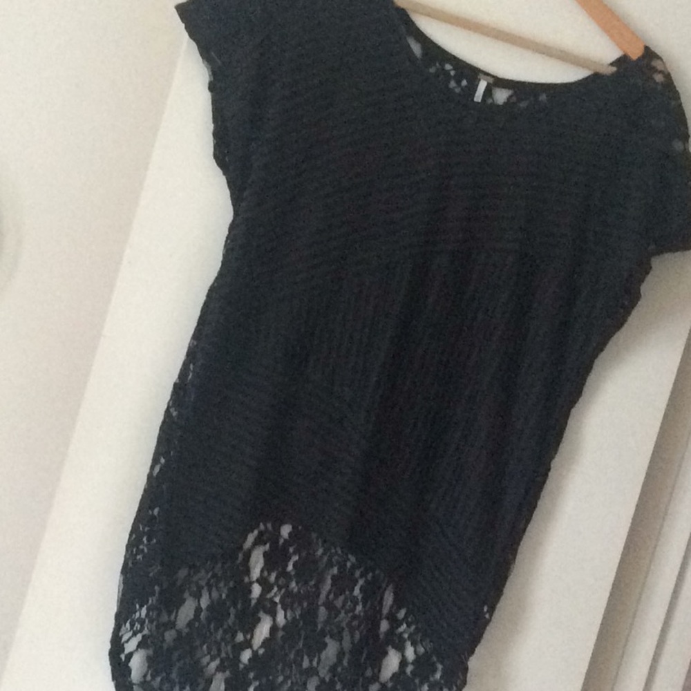 FREE PEOPLE BLACK LACED TOP SIZE XS